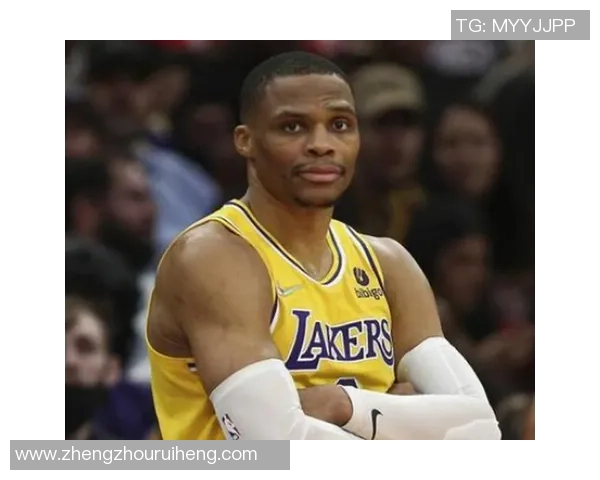 布鲁克洛佩斯如何在NBA赛场上重塑自我与球队角色